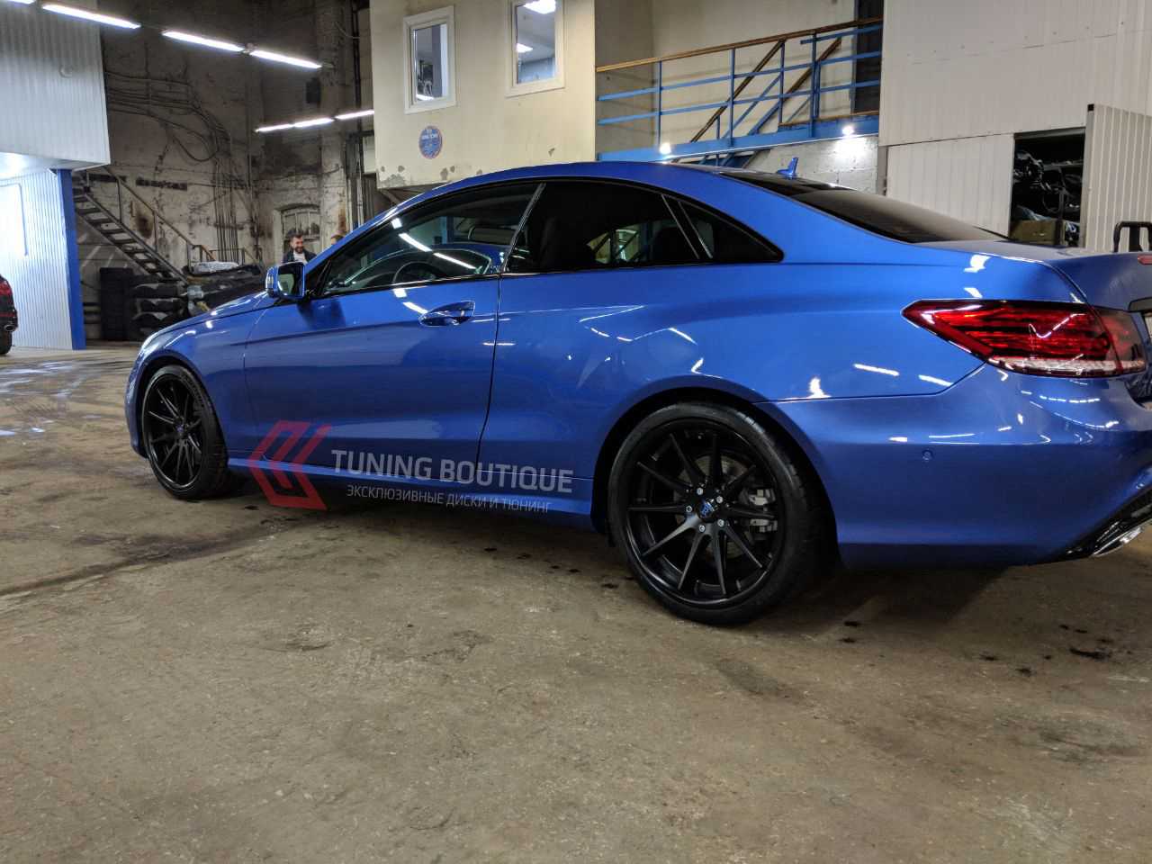 Mercedes E Coupe на 19" дисках Rohana RC10 Matte Black фото 2